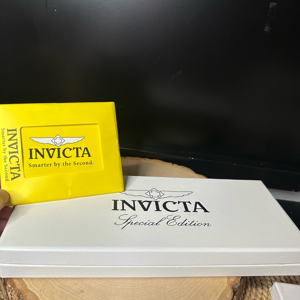 Invicta Special Edition Angel Watch Set with Extra Colorful Bands Straps - Picture 7 of 7